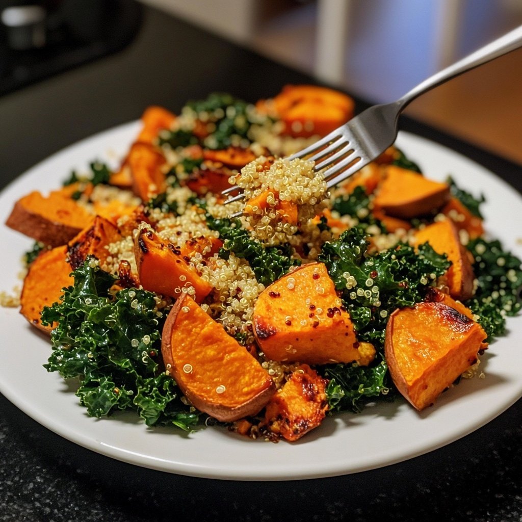 Süßkartoffel-Buddha-Bowl mit Grünkohl und Quinoa